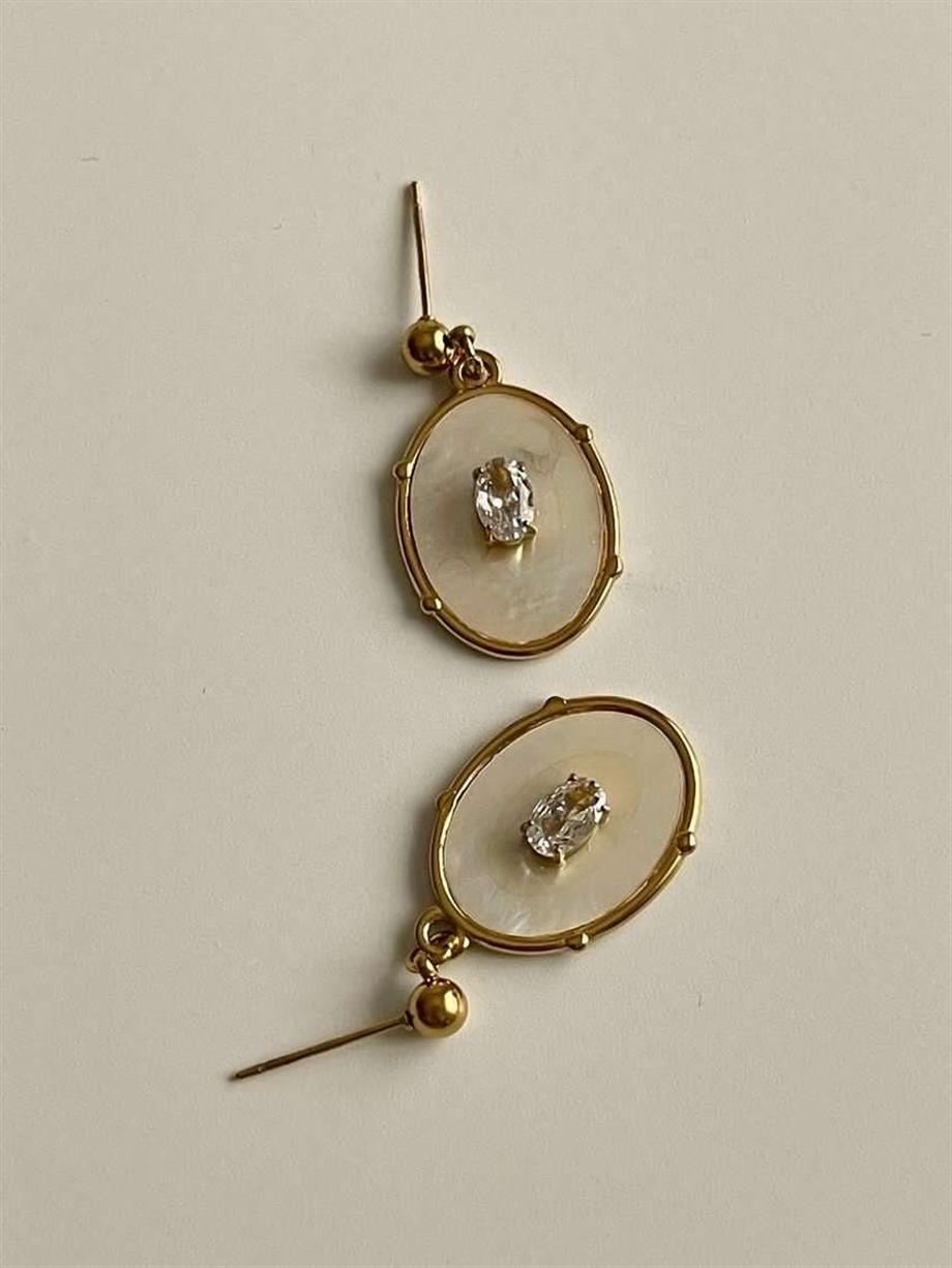 Çelik Beyaz Sedefli Taşlı Oval Küpe (2.10 Cm) 