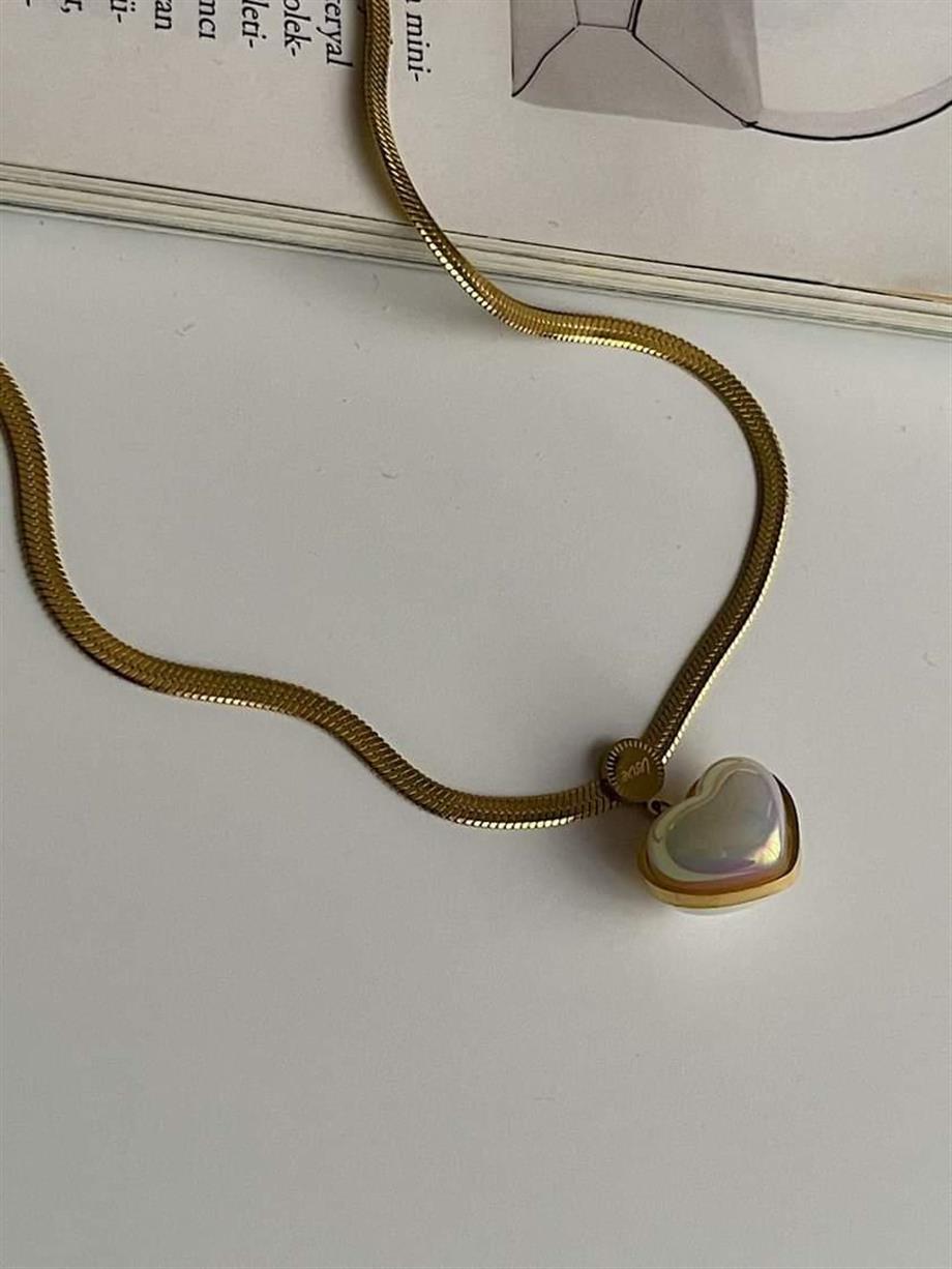 Çelik Bombeli Beyaz Dedef Kalp Kolye (44 Cm)