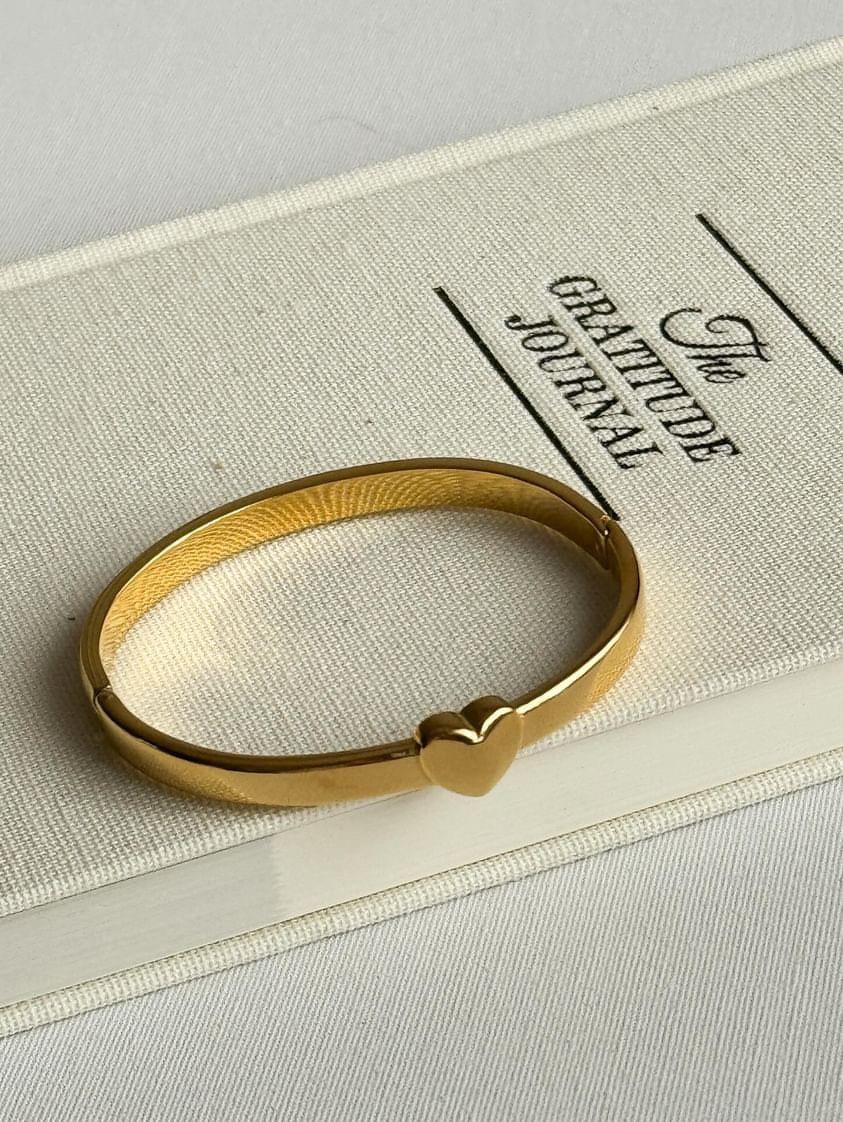 Çelik Gold Kalpli Kelepçe Bileklik 