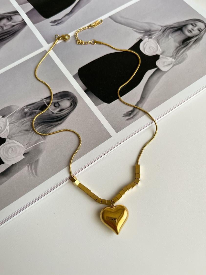 Çelik Gold Kare Boncuklu Kalpli Kolye (43 Cm)