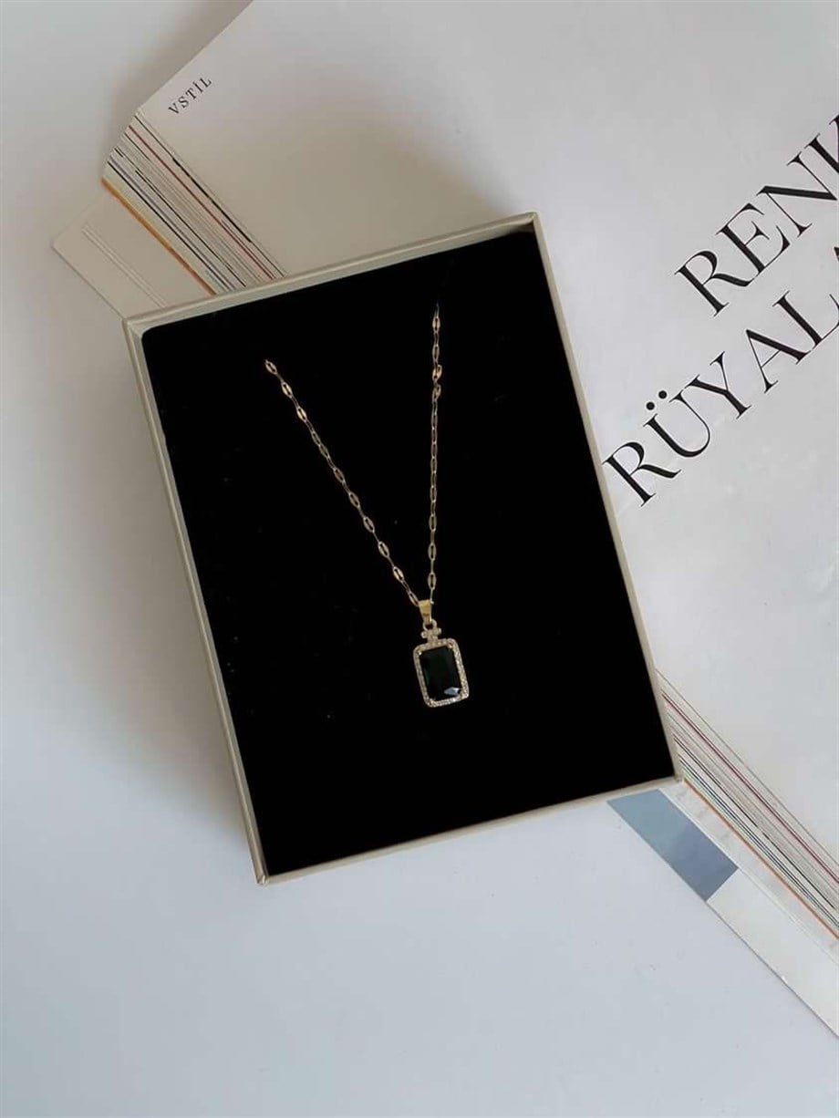 Çelik Gold Renk Yeşil Kare Taşlı Minimal Kolye (45 Cm)
