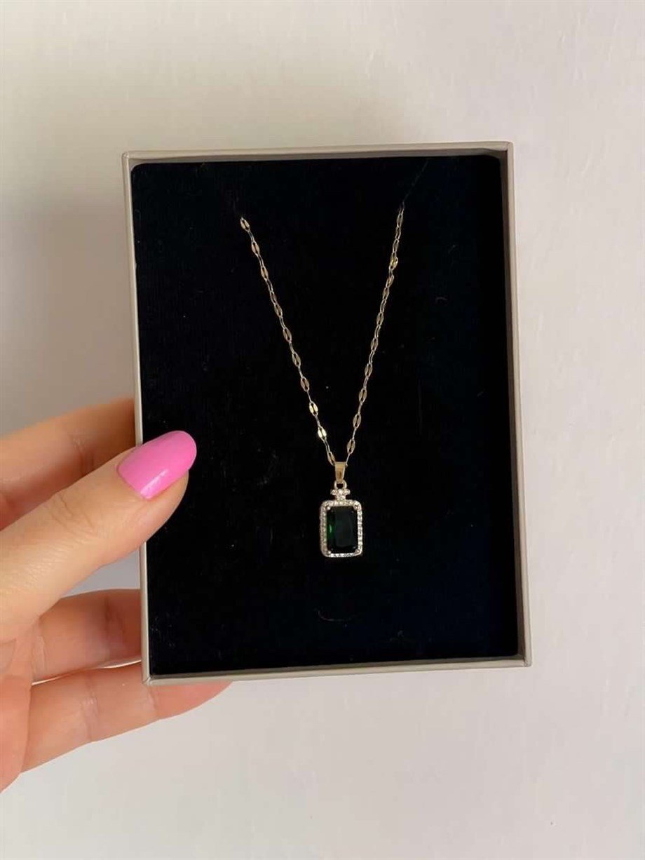 Çelik Gold Renk Yeşil Kare Taşlı Minimal Kolye (45 Cm)