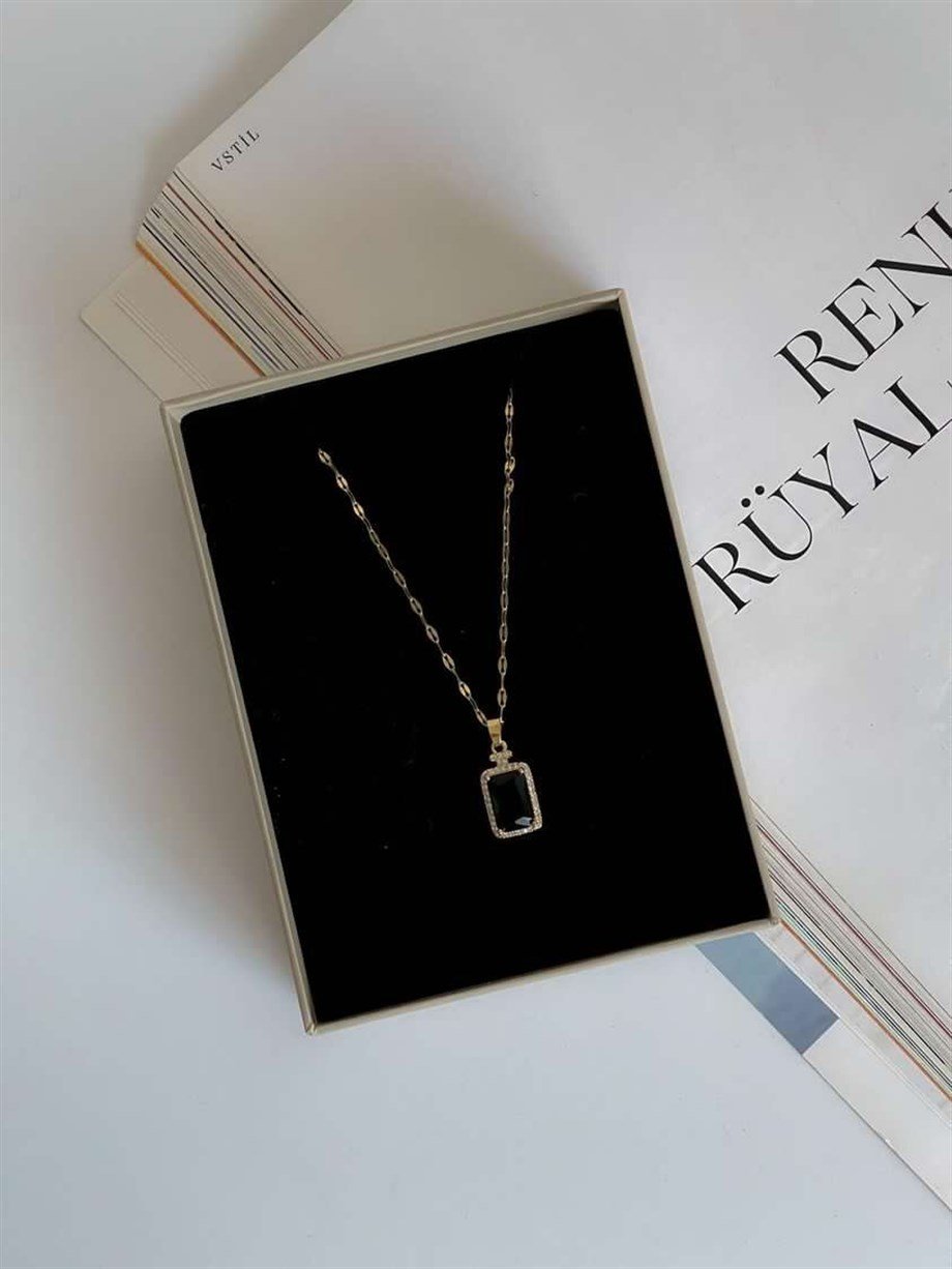 Çelik Gold Renk Yeşil Kare Taşlı Minimal Kolye (45 Cm)
