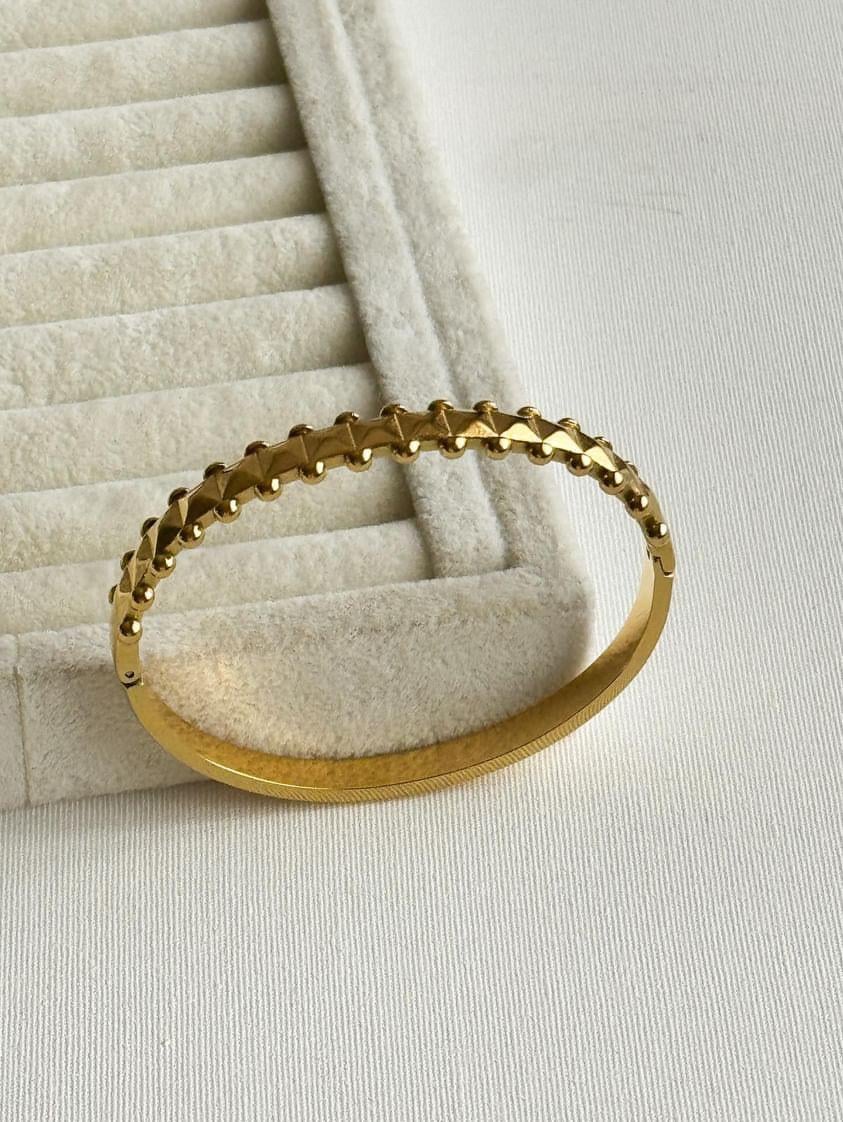 Çelik Gold Topçuklu Kelepçe Bileklik 
