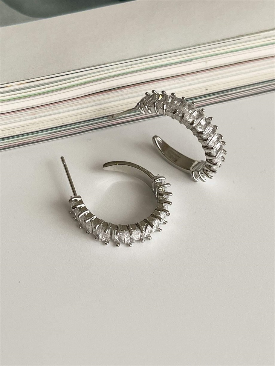 Çelik Gümüş Renk Baget Taşlı Halka Lena Küpe (2 Cm)
