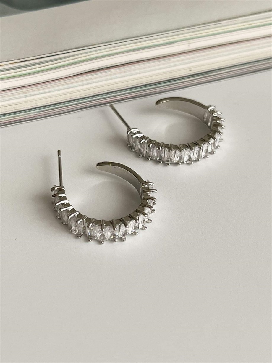 Çelik Gümüş Renk Baget Taşlı Halka Lena Küpe (2 Cm)