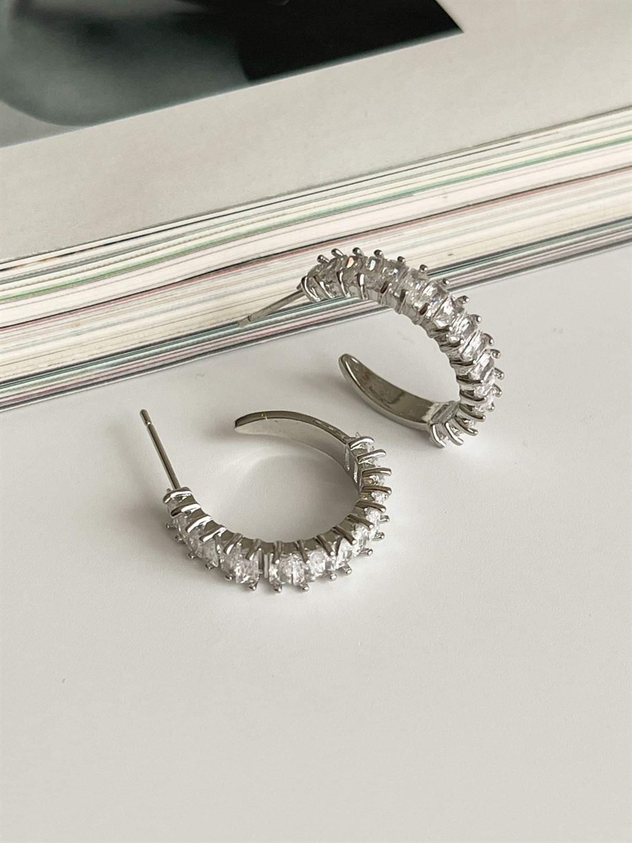 Çelik Gümüş Renk Baget Taşlı Halka Lena Küpe (2 Cm)