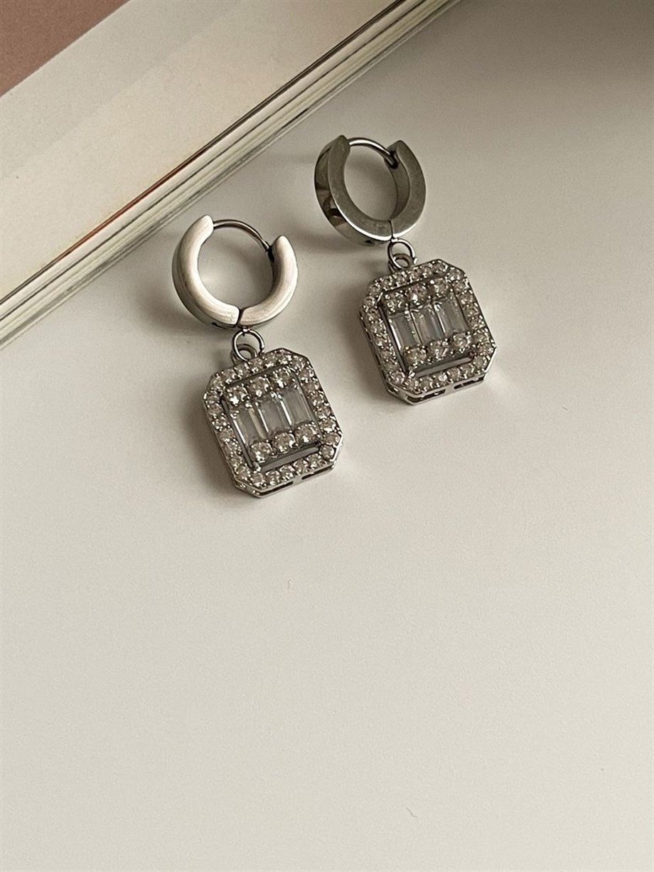 Çelik Gümüş Renk Baget Taşlı Kare Küpe (3 Cm)