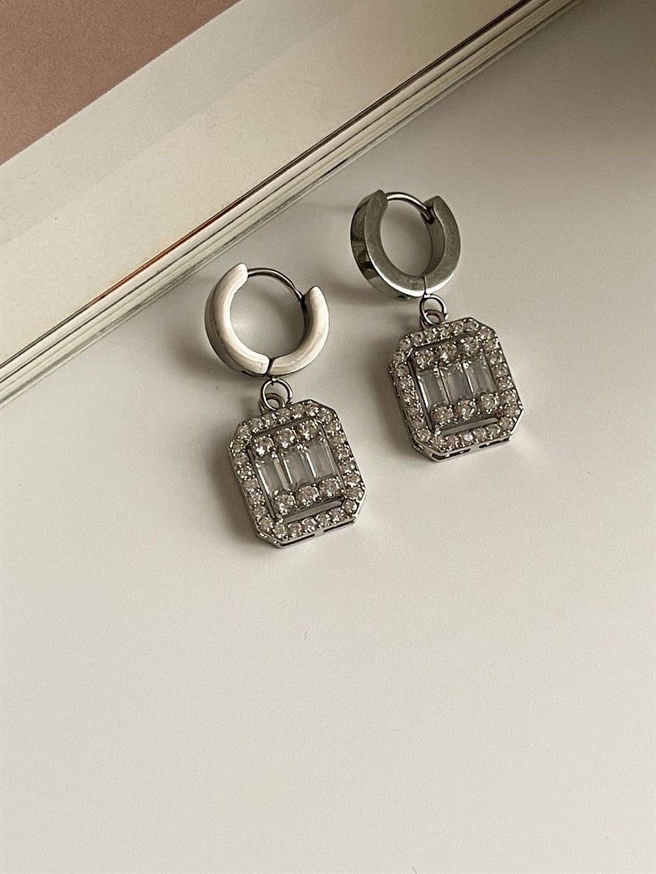 Çelik Gümüş Renk Baget Taşlı Kare Küpe (3 Cm)