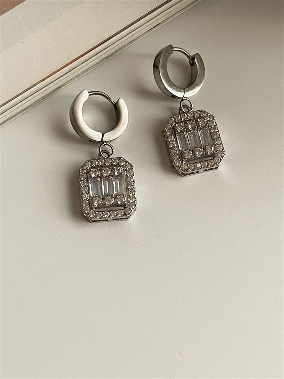 Çelik Gümüş Renk Baget Taşlı Kare Küpe (3 Cm)