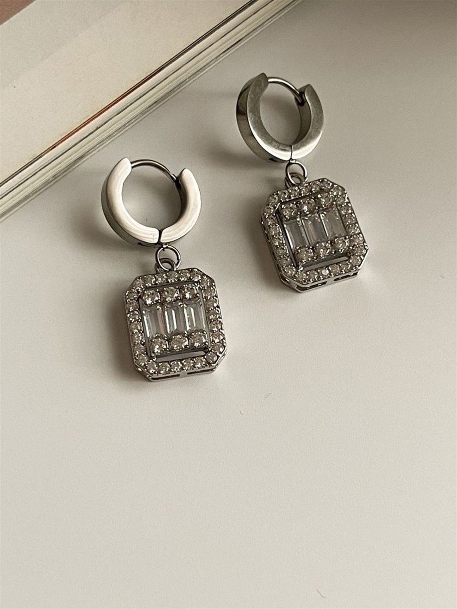 Çelik Gümüş Renk Baget Taşlı Kare Küpe (3 Cm)