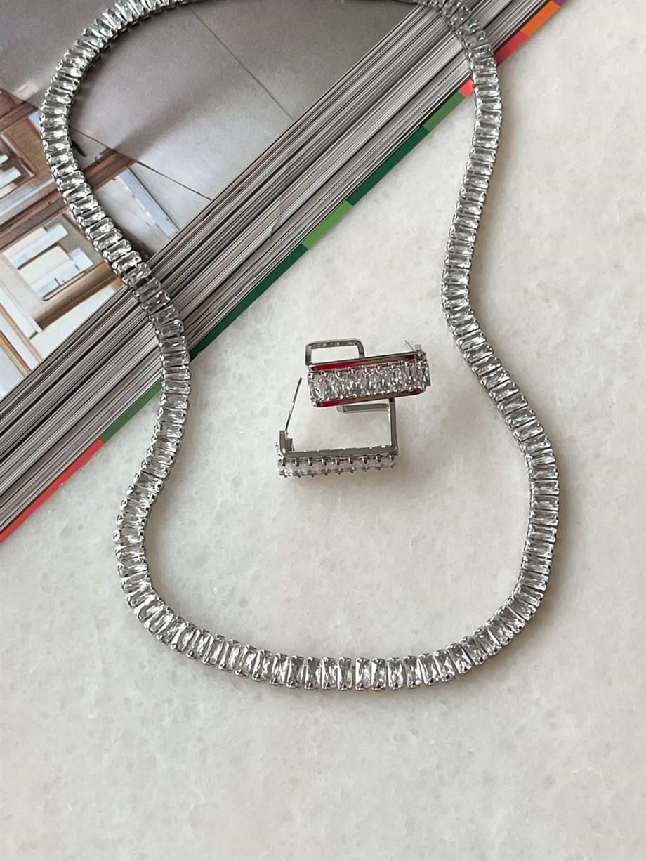 Çelik Gümüş Renk Baget Taşlı Valeria Kolye (44 Cm)
