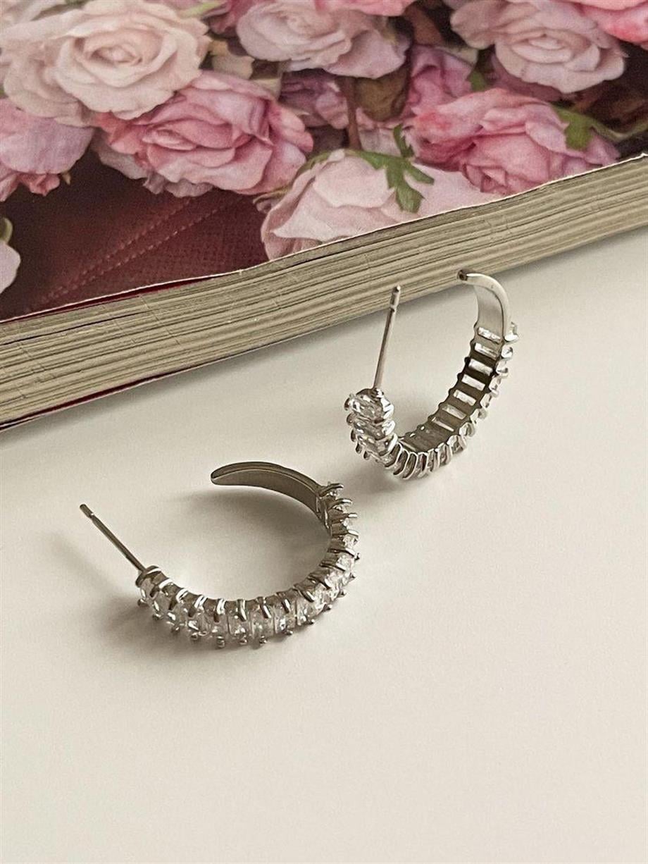Çelik Gümüş Renk Baget Taşlı Valeria Küpe (2 Cm)