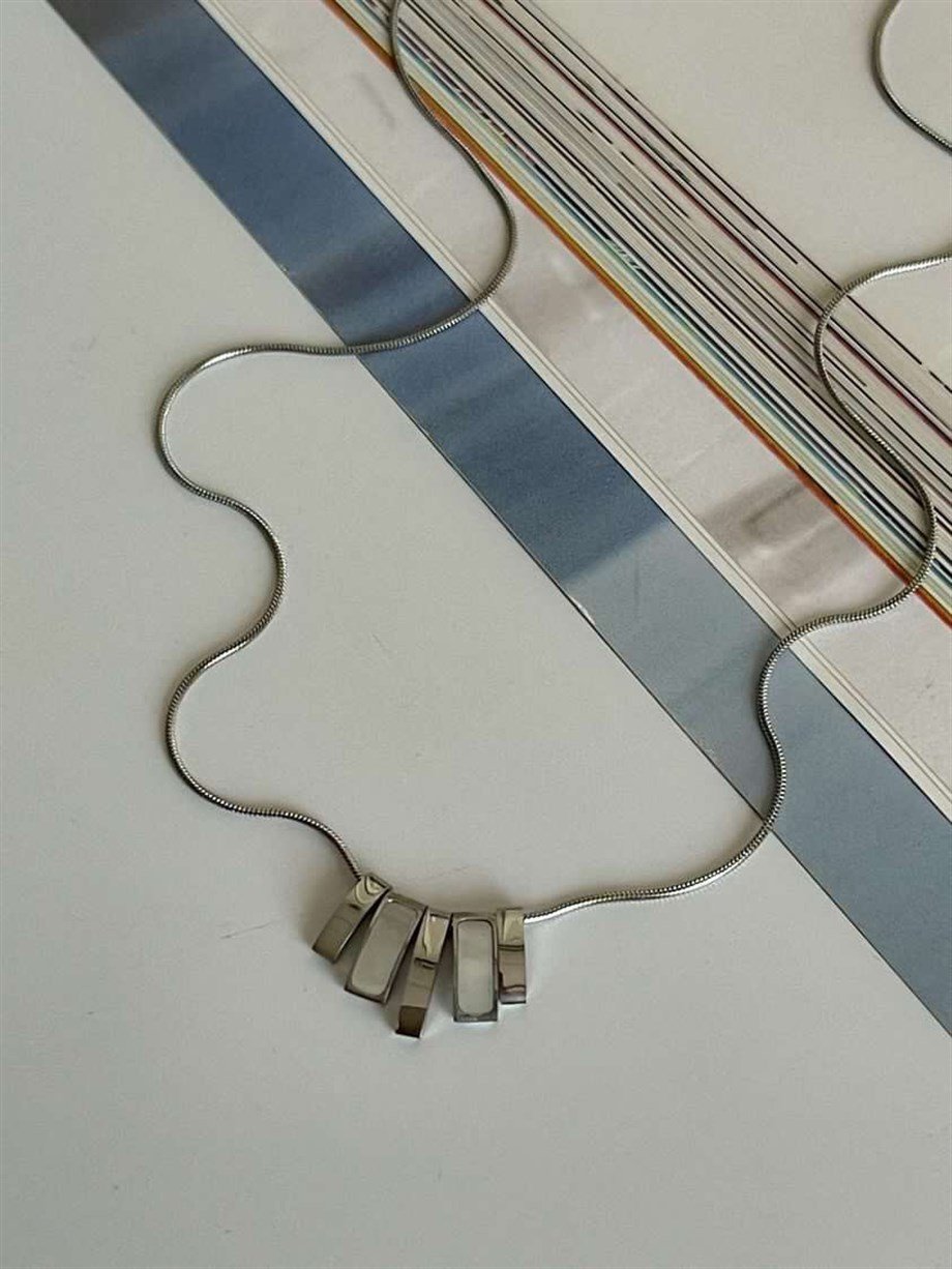 Çelik Gümüş Renk Beyaz Sedefli Çubuk Kolye (46 Cm)