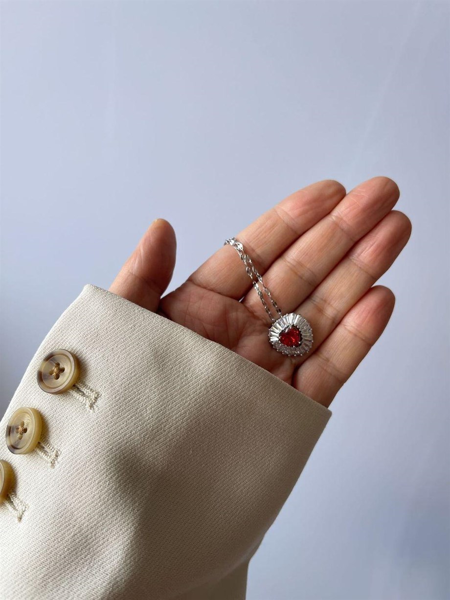 Çelik Gümüş Renk Kırmızı Baget Taşlı Minimal Kolye (44 Cm)