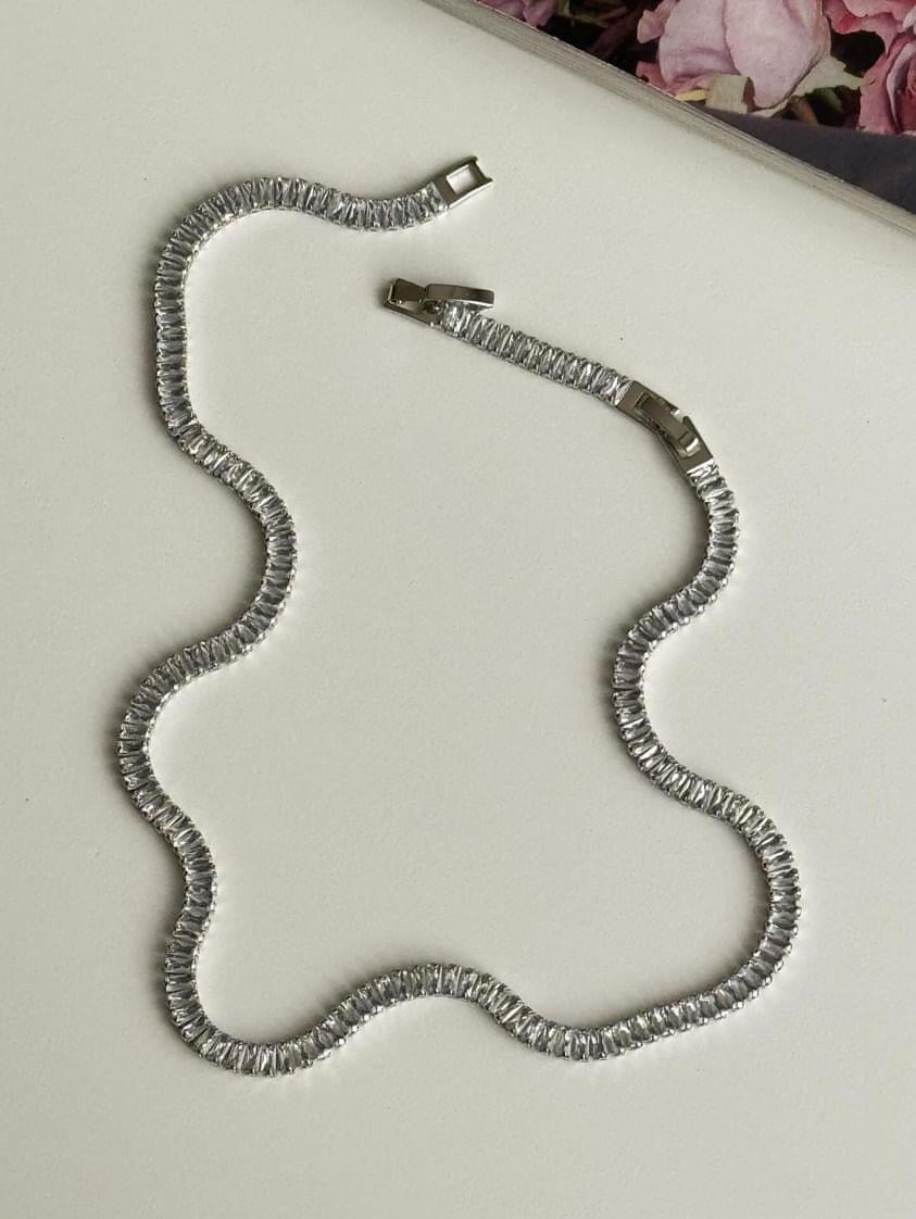 Çelik Gümüş Renk Küçük Baget Taşlı Valeria Kolye (45 Cm)