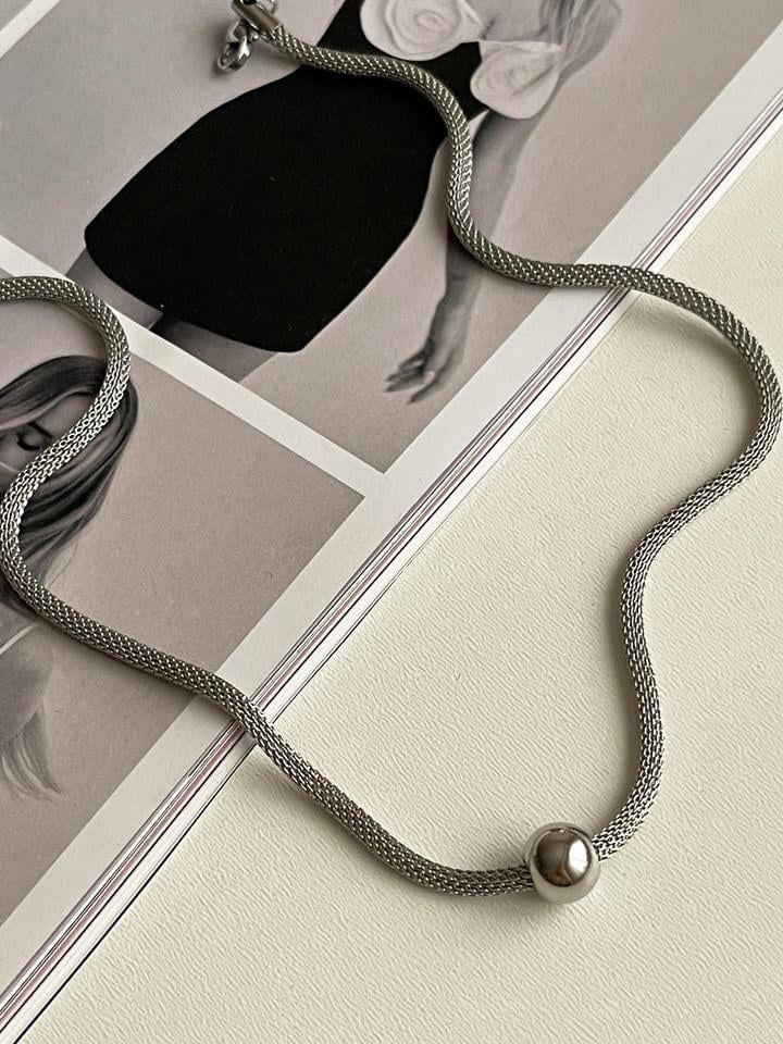 Çelik Gümüş Renk Örgü Topçuklu Kolye (45 Cm)