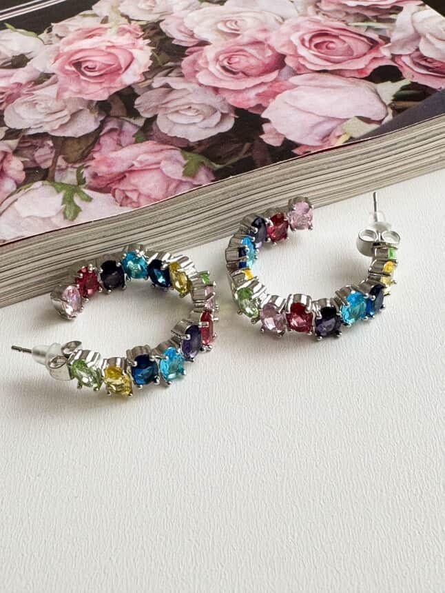 Çelik Gümüş Renk Renkli Baget Taşlı Küpe (2.70 Cm)
