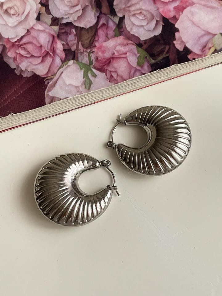 Çelik Gümüş Renk Tombul Midye Küpe (3 Cm)