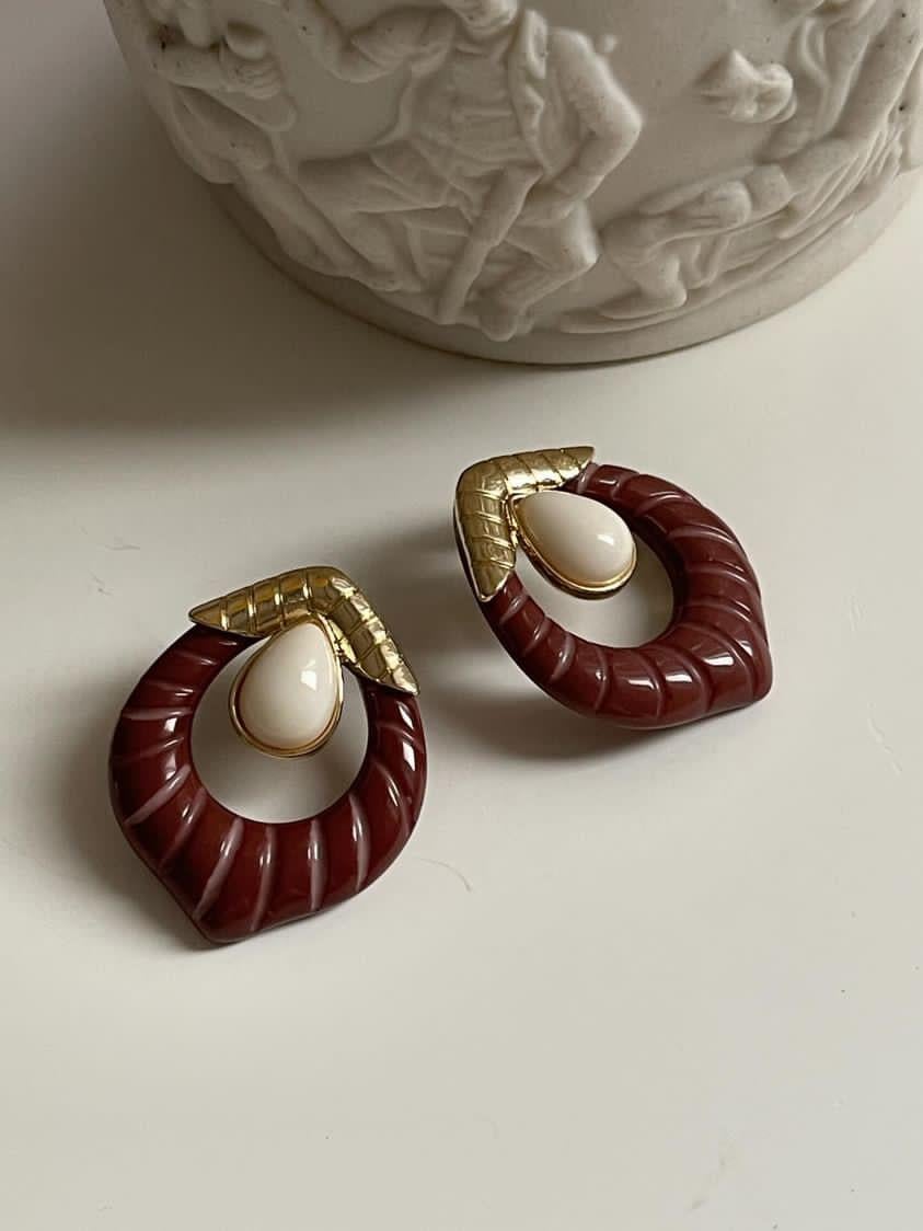 Gold Detaylı Kahve Reçine Küpe (3.20 Cm)