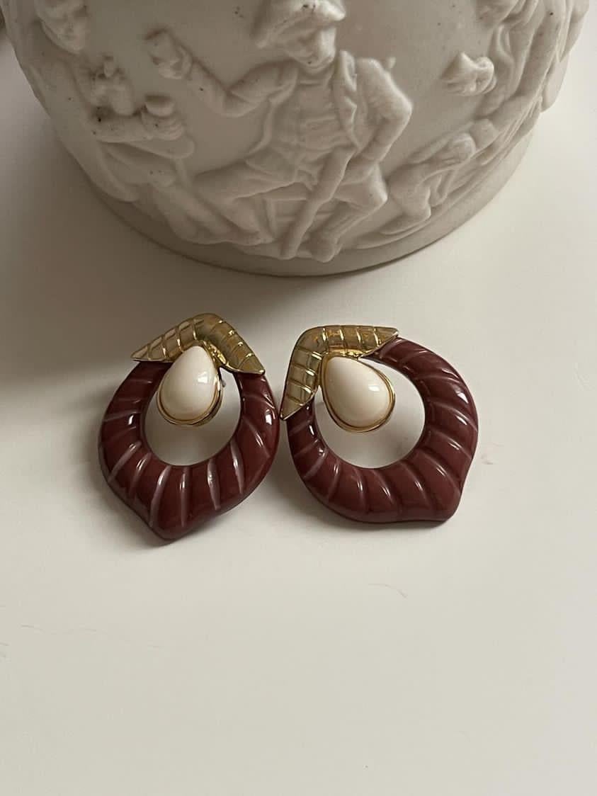 Gold Detaylı Kahve Reçine Küpe (3.20 Cm)