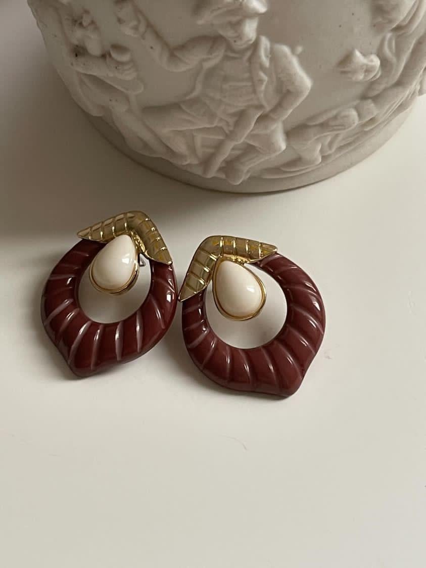 Gold Detaylı Kahve Reçine Küpe (3.20 Cm)