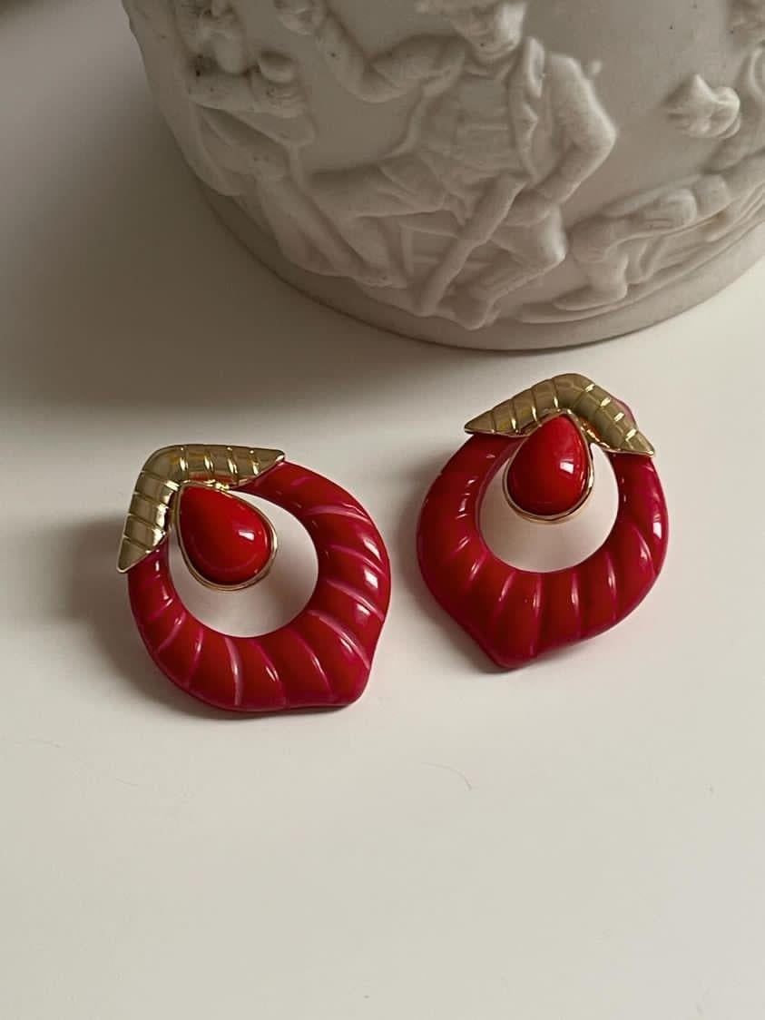 Gold Detaylı Kırmızı Reçine Küpe (3.20 Cm)