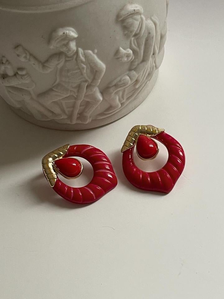 Gold Detaylı Kırmızı Reçine Küpe (3.20 Cm)