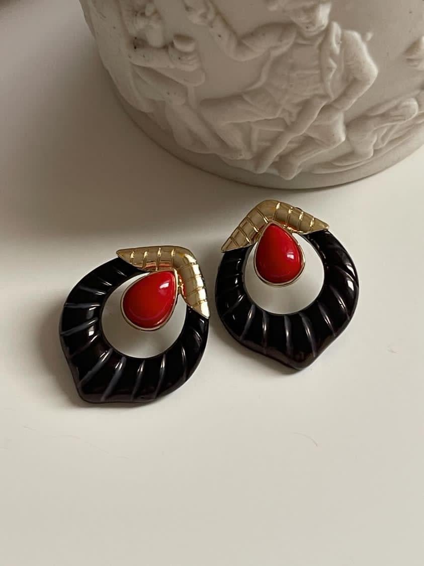 Gold Detaylı Siyah Kırmızı Kombinli Reçine Küpe (3.20 Cm)