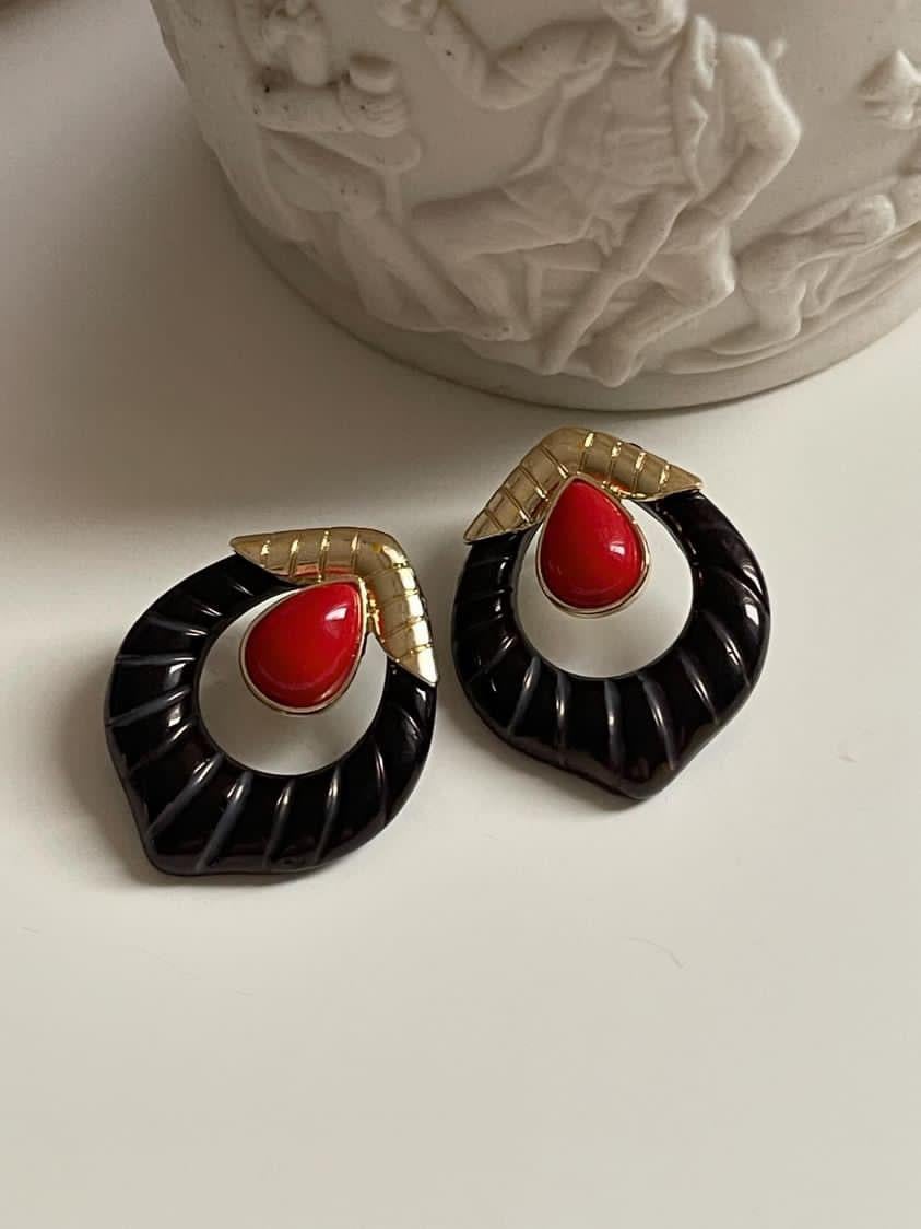 Gold Detaylı Siyah Kırmızı Kombinli Reçine Küpe (3.20 Cm)