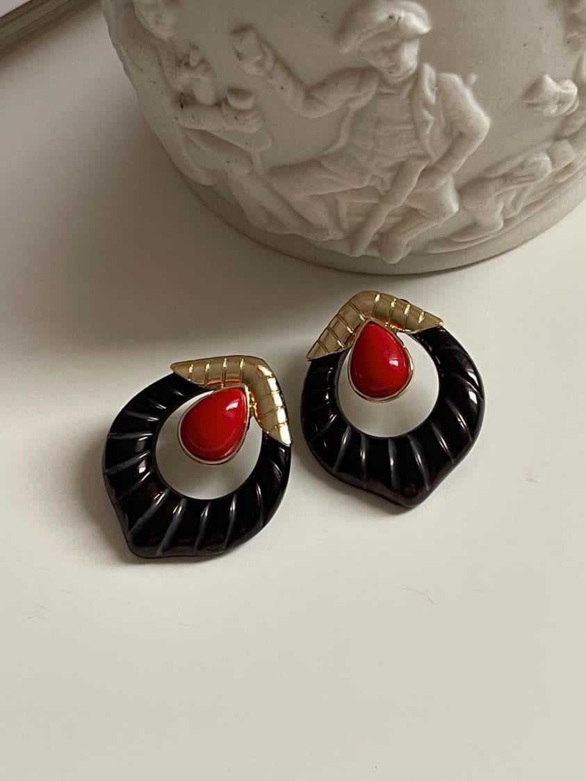 Gold Detaylı Siyah Kırmızı Kombinli Reçine Küpe (3.20 Cm)