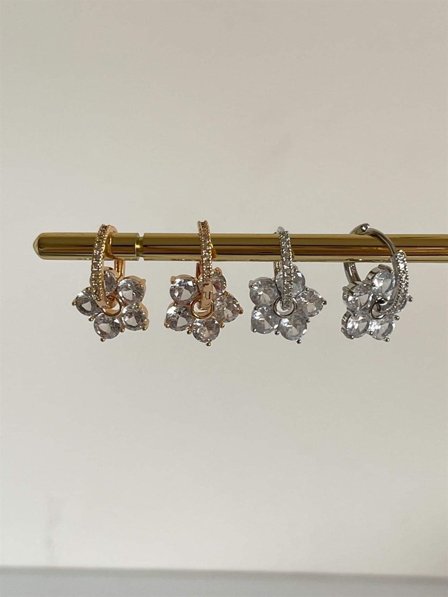 Gümüş Renk Baget Taşlı Çiçek Küpe (2 Cm)