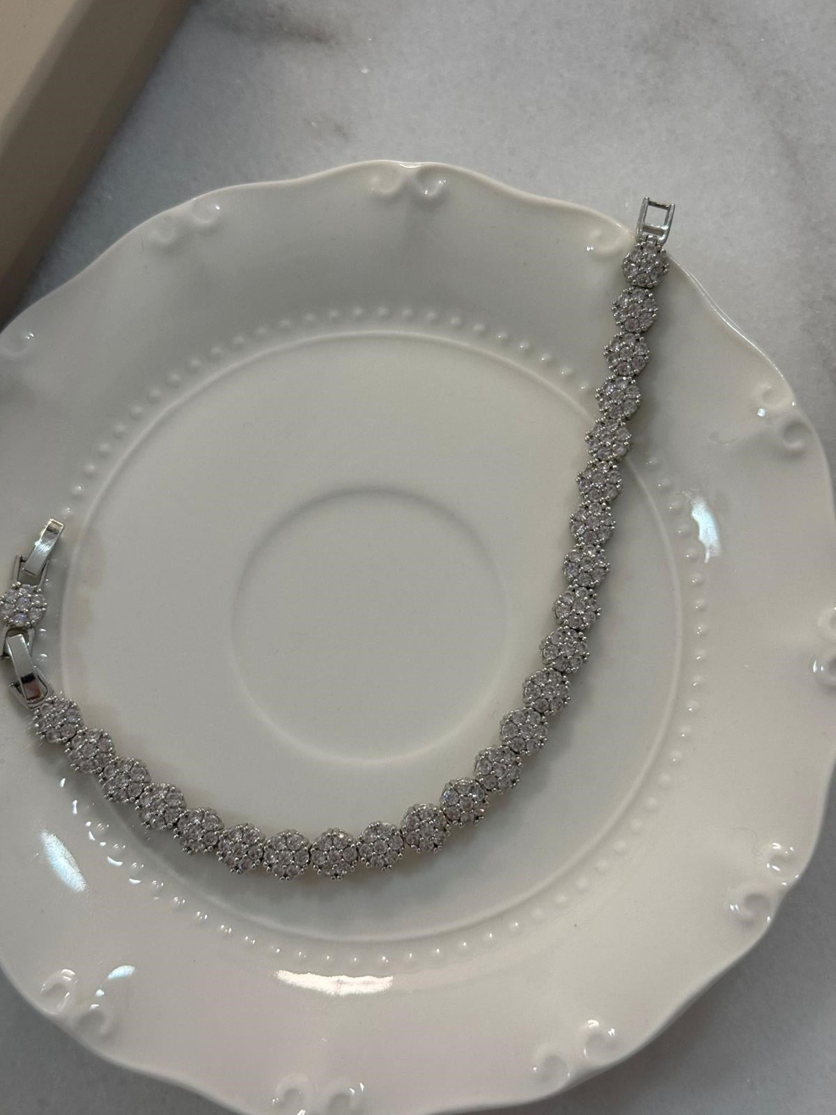 Gümüş Renk Zirkon Taşlı Premium Bileklik (20 Cm)