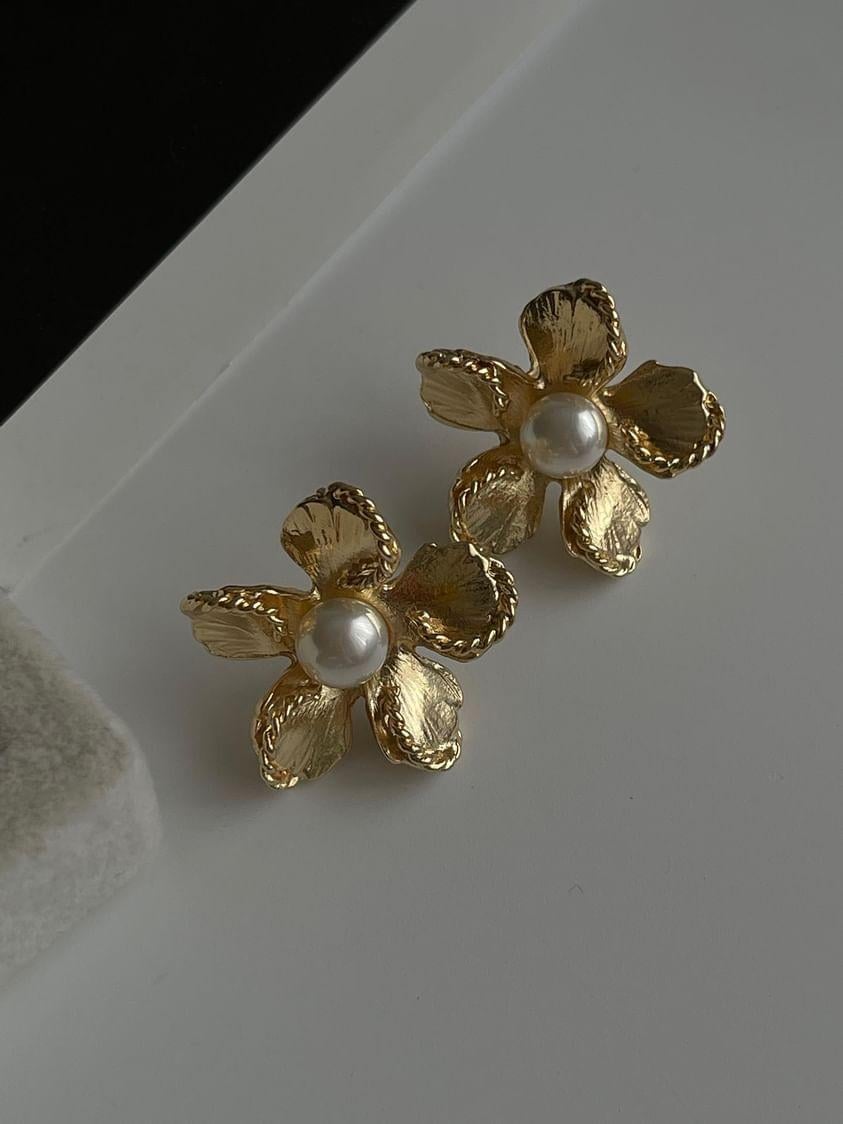 İncili Çiçek Küpe (2.5 Cm)