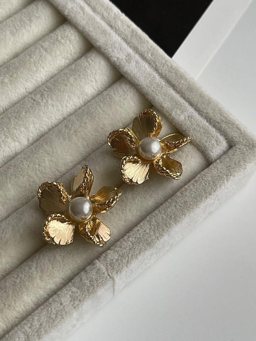 İncili Çiçek Küpe (2.5 Cm)