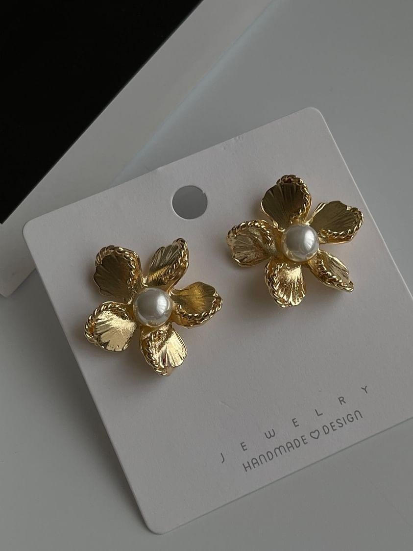 İncili Çiçek Küpe (2.5 Cm)