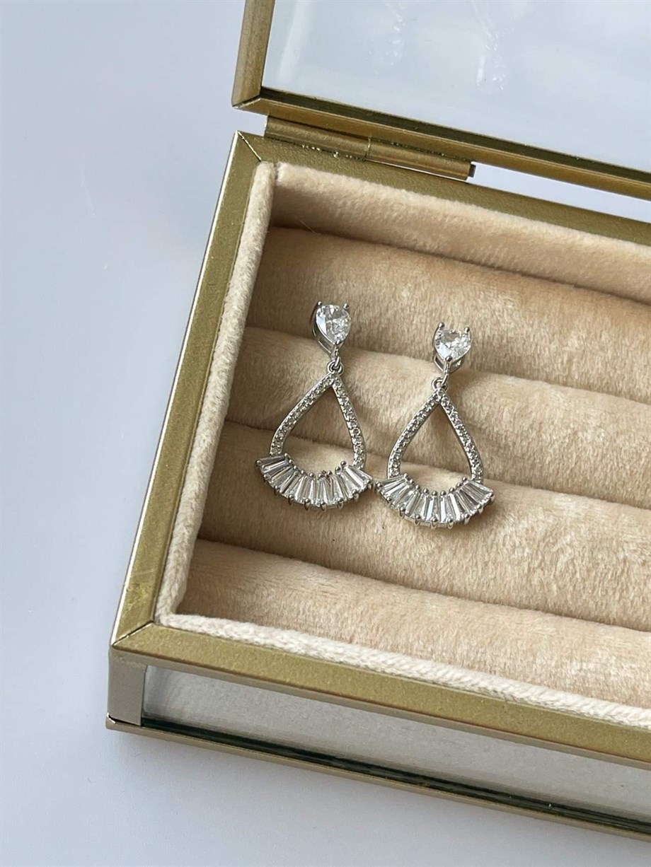 İthal Gümüş Renk Baget Taşlı Küpe (3 Cm)