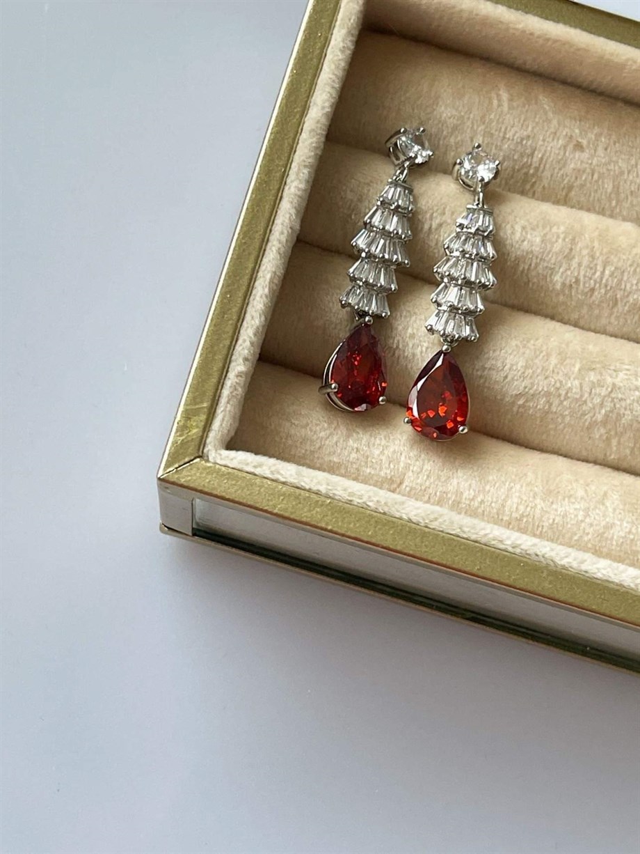 İthal Kırmızı Damla Taşlı Baget Küpe (4 Cm)