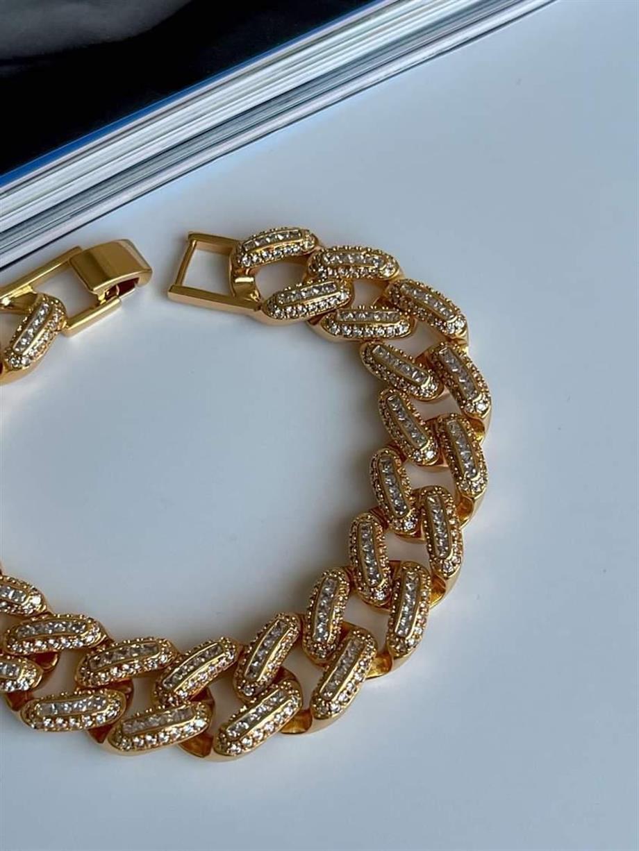 Özel Altın Kaplama Zirkon Taşlı Vip Kalın Bileklik (21 Cm)