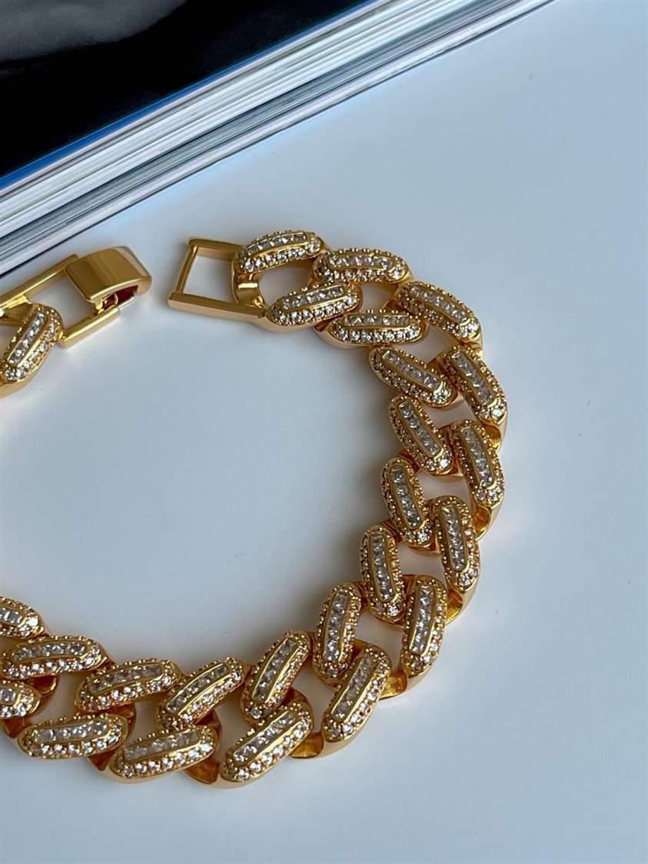 Özel Altın Kaplama Zirkon Taşlı Vip Kalın Bileklik (21 Cm)