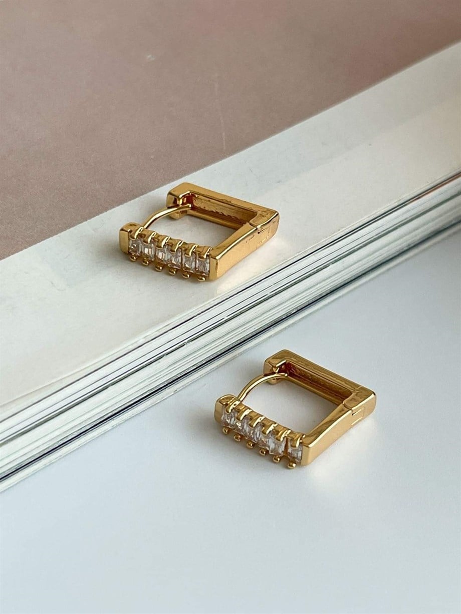 Özel Kaplama Baget Taşlı Üçgen Küpe (1.5 Cm)