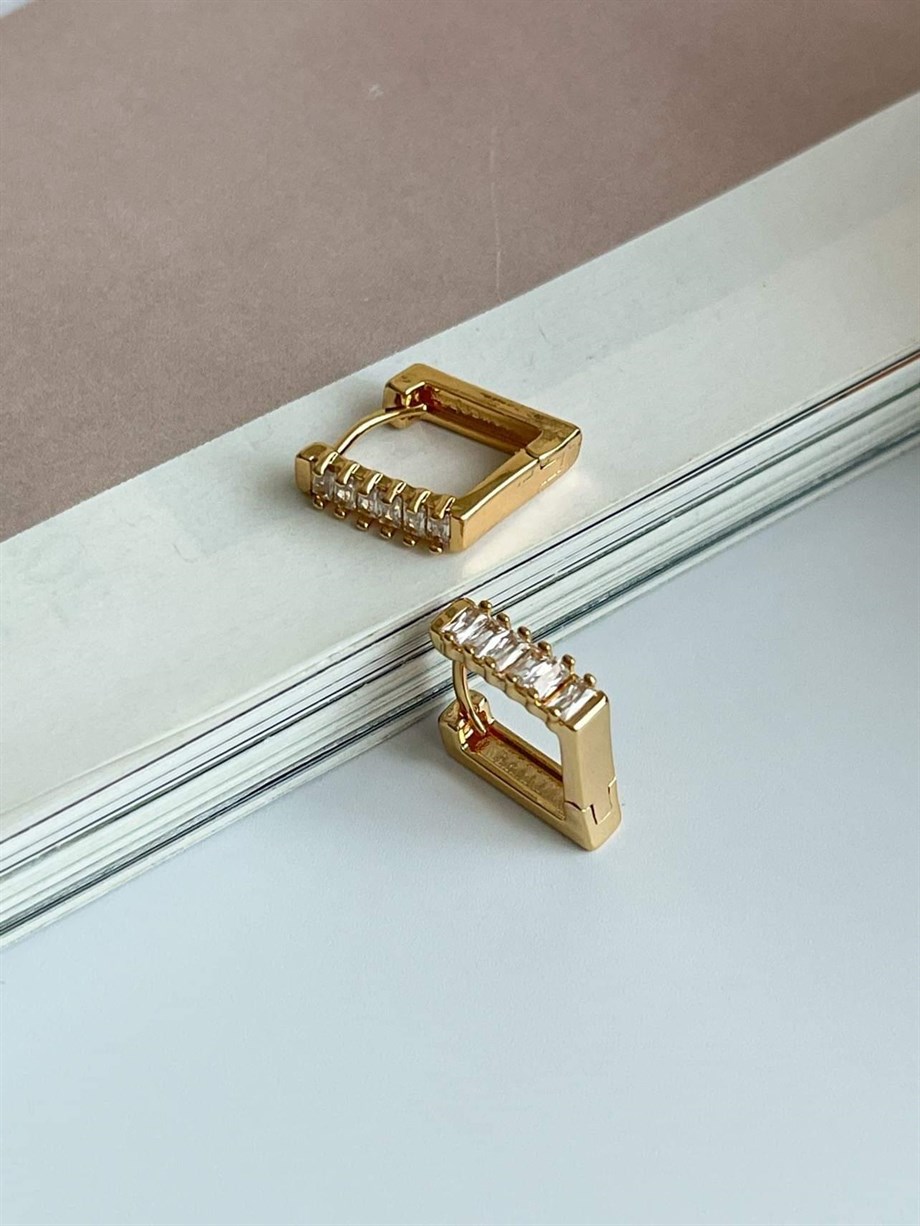 Özel Kaplama Baget Taşlı Üçgen Küpe (1.5 Cm)