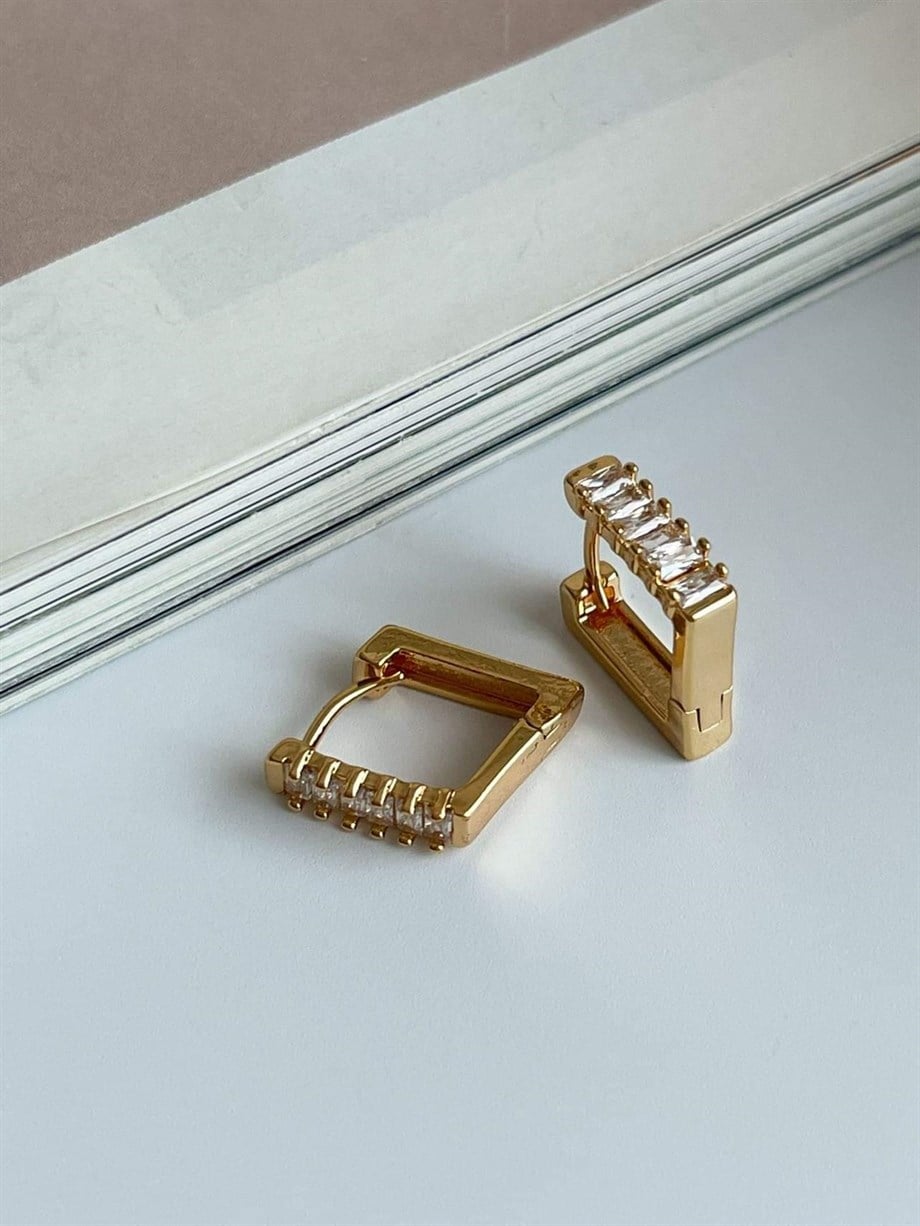 Özel Kaplama Baget Taşlı Üçgen Küpe (1.5 Cm)