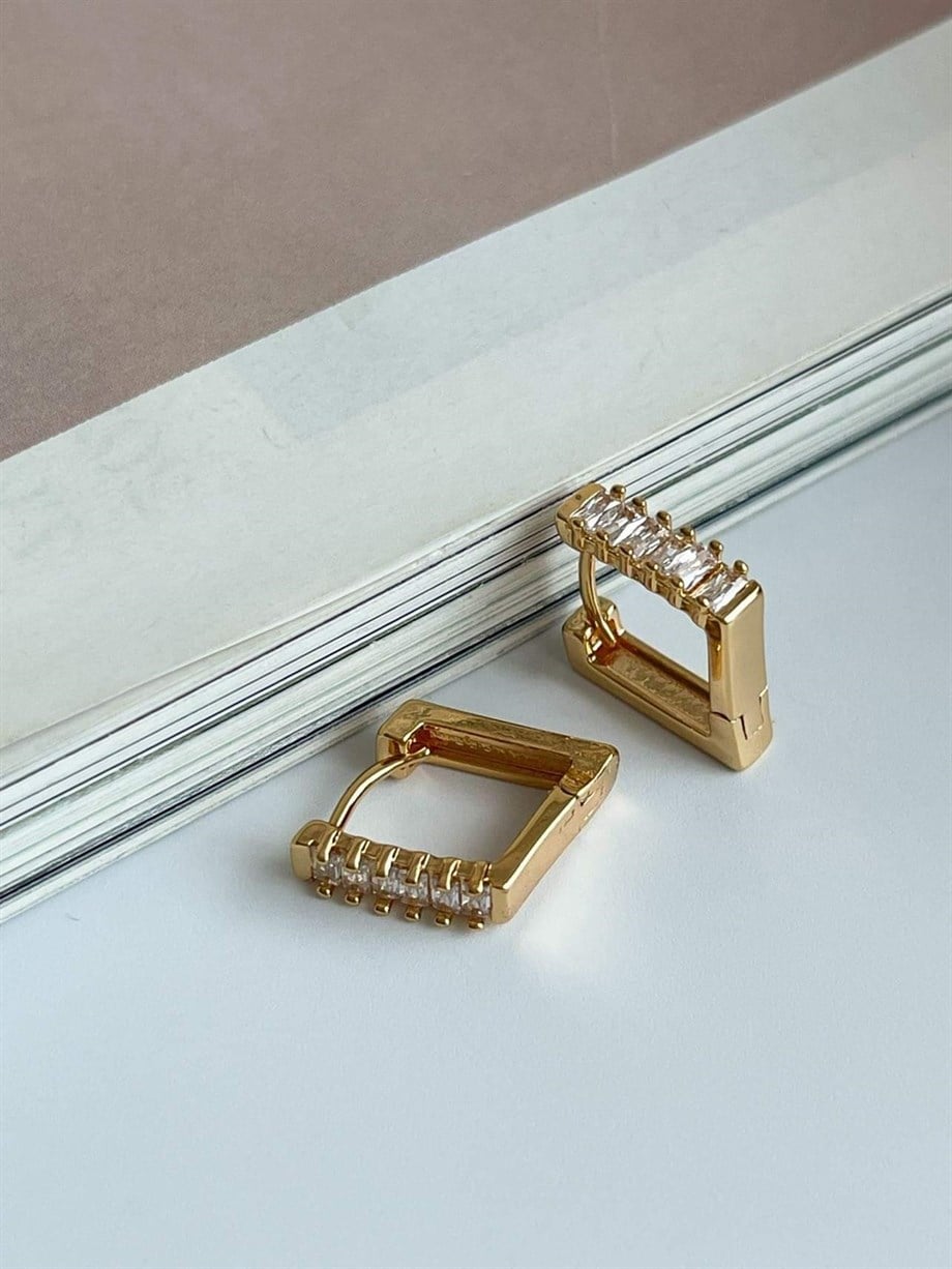 Özel Kaplama Baget Taşlı Üçgen Küpe (1.5 Cm)