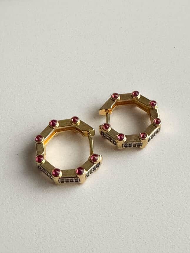Özel Kaplama Fuşya Taşlı Köşeli Küpe (1.70 Cm) 