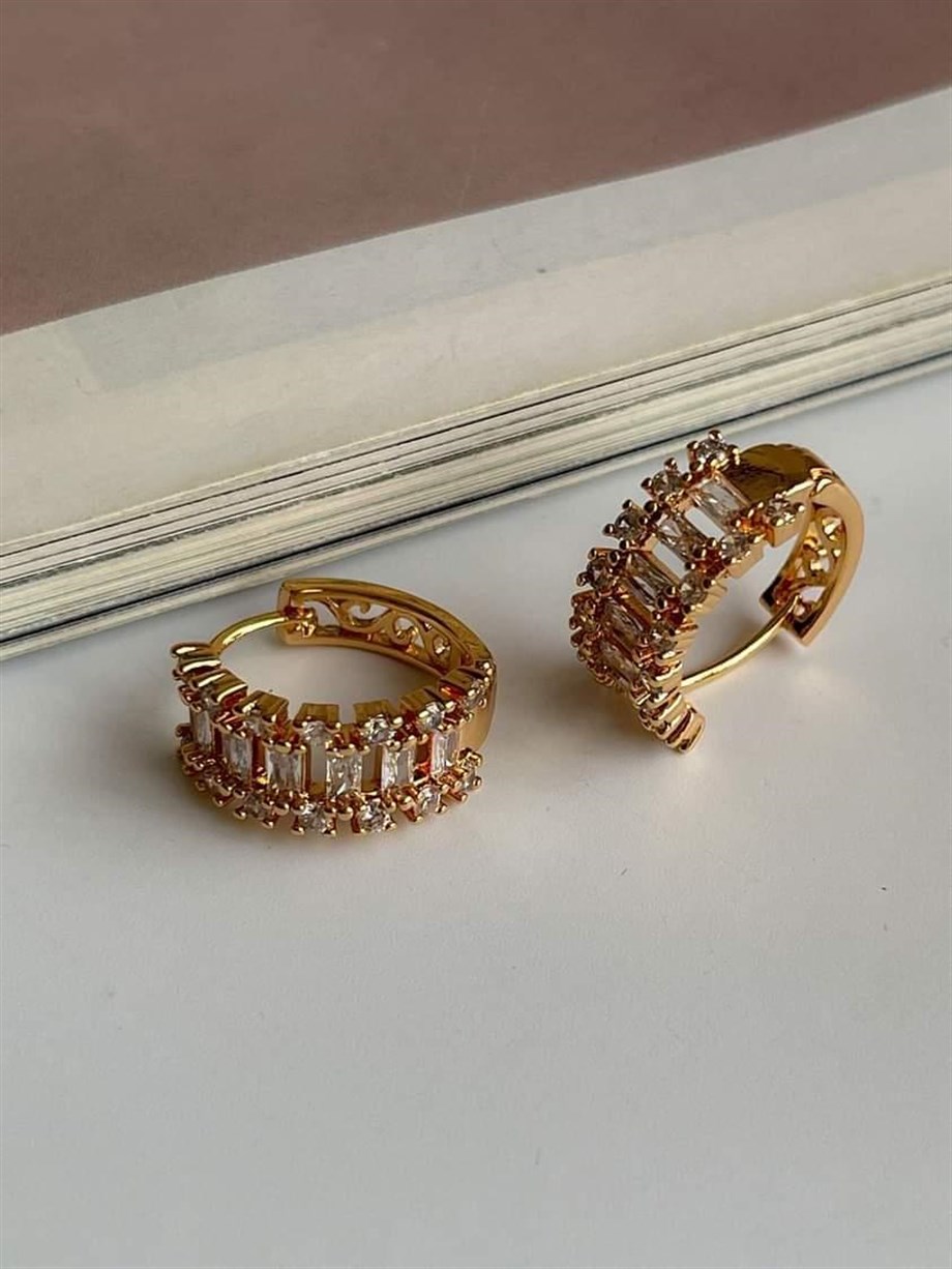 Özel Kaplama Gold Renk Baget Taşlı Küpe (1.80 Cm)