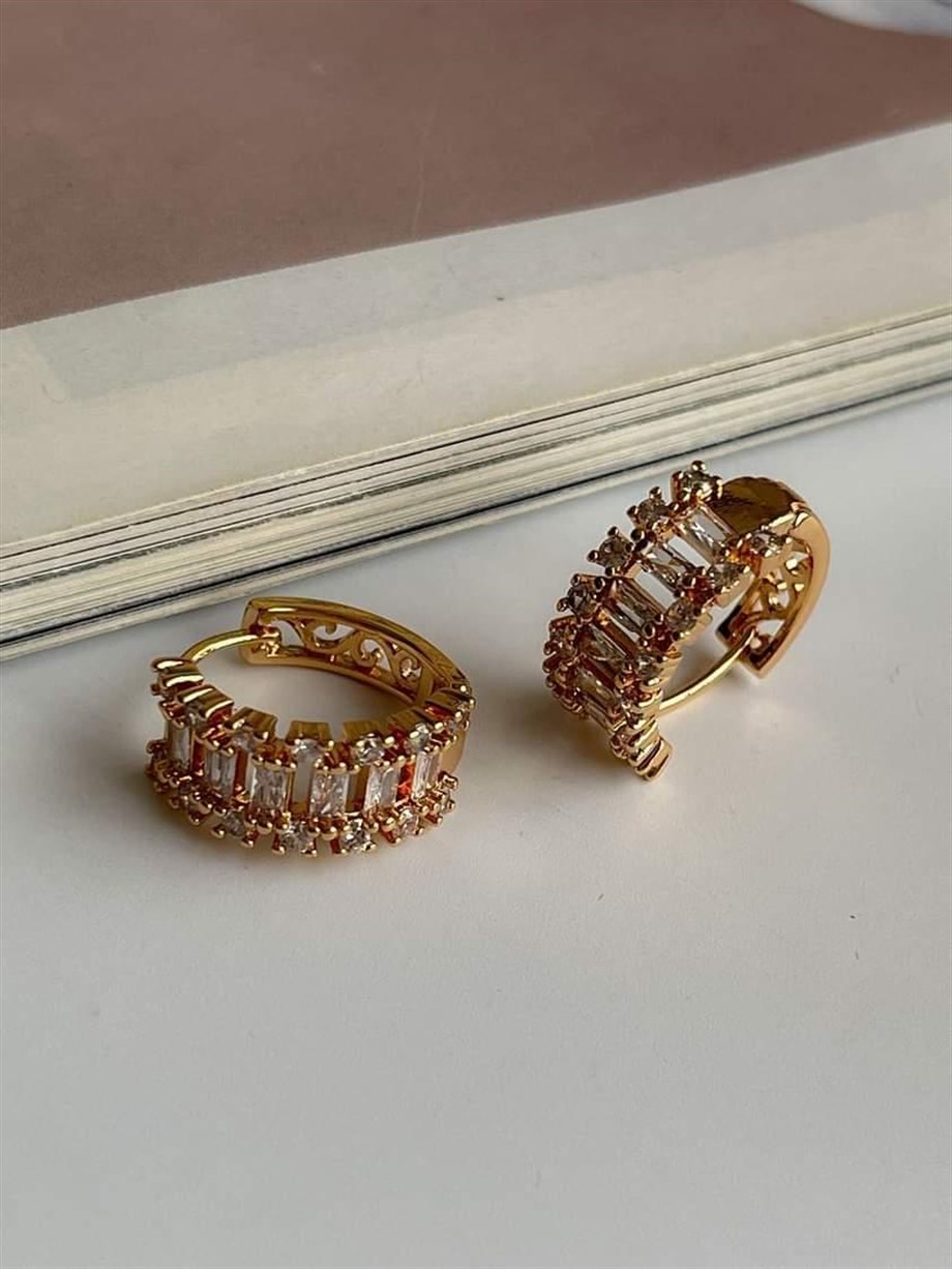 Özel Kaplama Gold Renk Baget Taşlı Küpe (1.80 Cm)