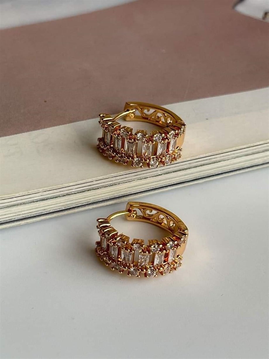 Özel Kaplama Gold Renk Baget Taşlı Küpe (1.80 Cm)