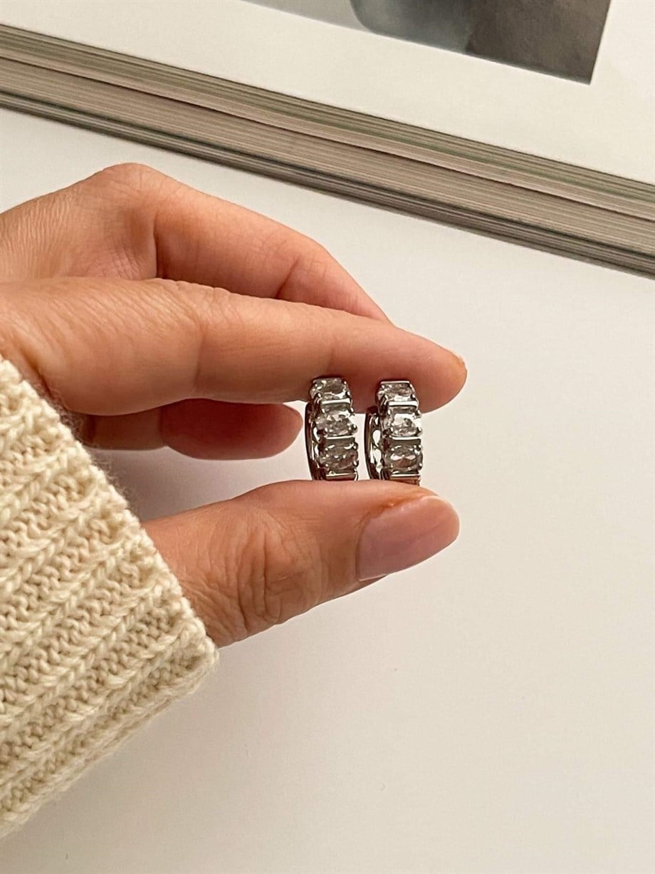 Özel Kaplama Gümüş Renk Baget Taşlı Halka Küpe (1.70 Cm)