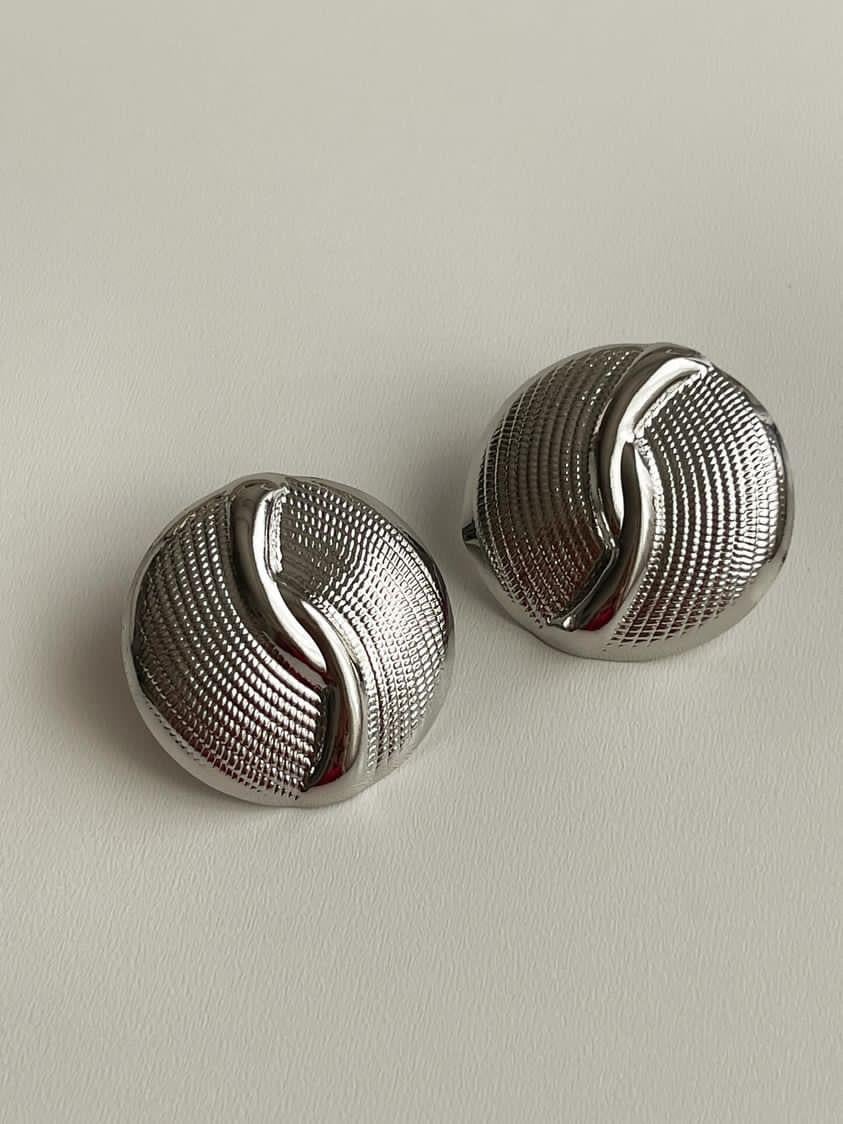 Özel Kaplama Gümüş Renk Hafif Vintage Düğme Küpe (2.5 Cm)